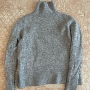 Everlane Cashmere square turtleneck in grey